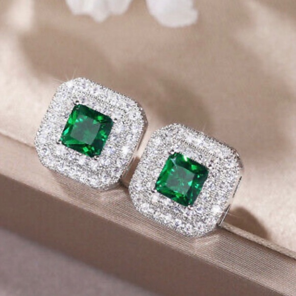 NWT STERLING SILVER Diamond STUD EARRINGS - Picture 3 of 4